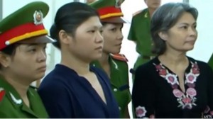 Bà Bùi Thị Minh Hằng và bà Nguyễn Thị Thúy Quỳnh trong phiên tòa ngày 26/8