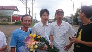 Mr. Trung (with flowers) welcomed by activists outside of Xuan Loc prison on July 15