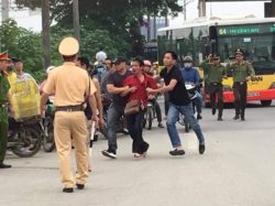Female Anti-Corruption Activist Beaten, Five Others Detained for Protesting Arbitrarily-placed Toll Booth